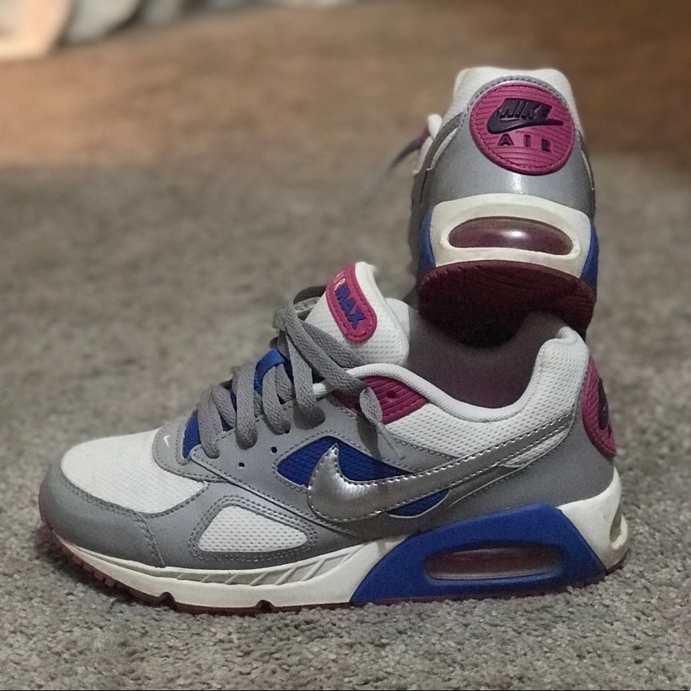 Nike - Women’s Air Max